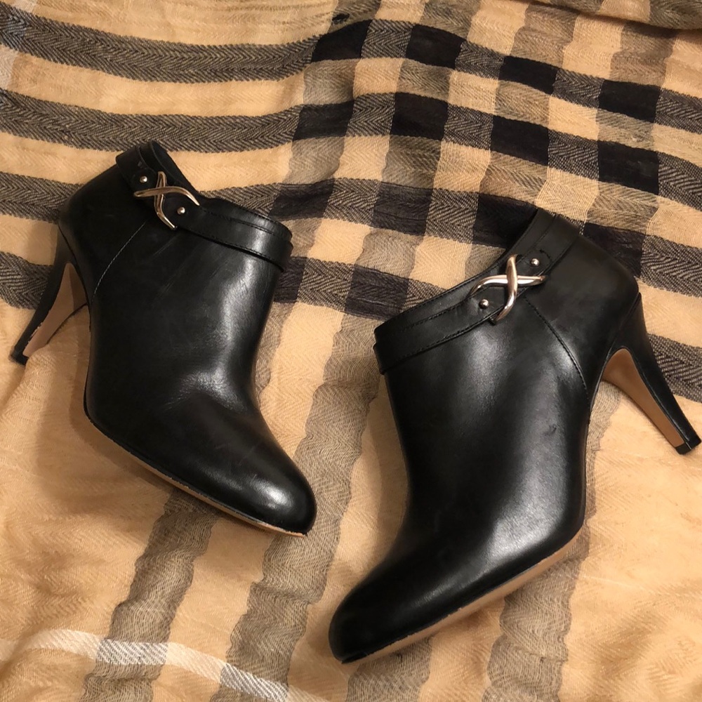 Vince Camuto Black Leather Booties Size 9 Venida